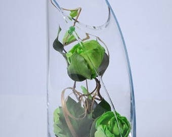 Exquisite Large -Headed Light Green Roses Graceful Dark Green Leaves Looped Gold Grass in a Glass Container