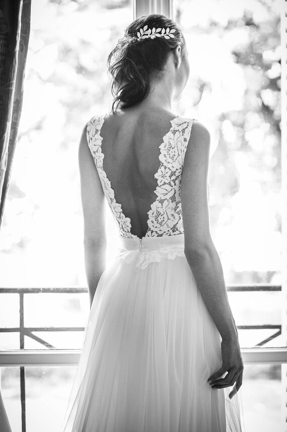 Robe de mariée en dentelle dos nu et jupe en tulle avec