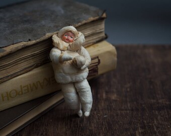 Junge mit Schneeball, weiße retro Weihnachten gesponnen Baumwolle Ornament, erste Weihnachten, Kinderzimmer, Vintage inspiriert Weihnachtsdekoration,