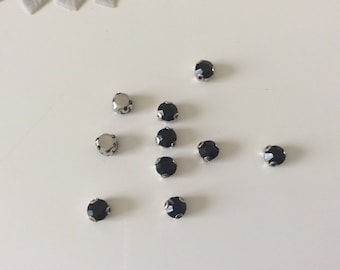 Set of 10 rhinestones set in crital has 3 4 mm tooth
