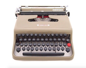 Olivetti Lettera 22 typewriter, taupe typewriter, brown typewriter, Olivetti typewriter, working typewriter, portable typewriter, qwertz.