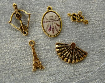 Set of 5 vintage pendants