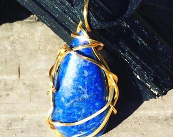 Lapis lazuli and gold pendant