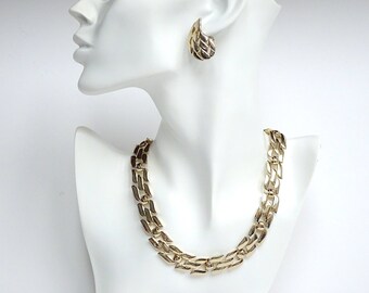 1960's Vintage Monet Gold Tone Link Necklace and Earrings - Monet Jewelry - Gold Tone Necklace - Gold Tone Earrings - Vintage Jewelry