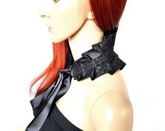 Extravagant Gothic collar