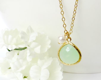 Green Necklace, Green Pendant, Necklace for Mom, Mothers Day Gift, Mother Necklace Gift, Bridesmaid Necklace, Gift for Best Friend