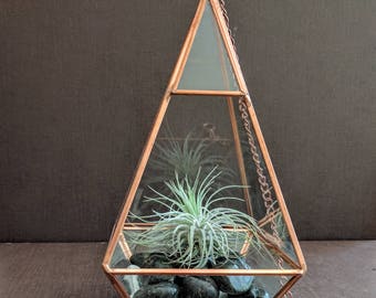 Hanging Copper Glass Prism Air Plant Terrarium with Large Black Stones & White Sand Kit