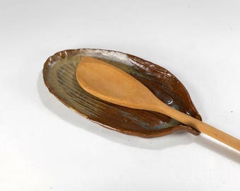 Ceramic spoon rest, pottery spoon rest, stoneware spoon holder dish, ceramic spoon holder, large oval spoon rest, wood grain pottery