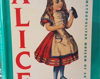 Alice in Wonderland: Book of Ornaments