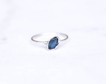 Raw Sapphire Ring for Women, Silver Ring, Statement Jewelry, Sapphire Engagement Ring, September Birthstone Ring, Dainty Ring, Crystal Ring,