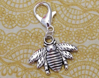SIlver tone bee crochet stitch marker. Silver plated with 14mm lobster claw clasp. Hand made by Kathryn of Crafternoon Treats