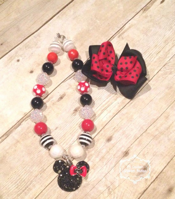 Items similar to Minnie Mouse Chunky necklace an bow set on Etsy