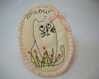 Kitty brooch, cat brooch, pet jewelry, cat jewelry, pet lover gifts, Cat lover gifts, cat pin, cat lapel pin, pet pin