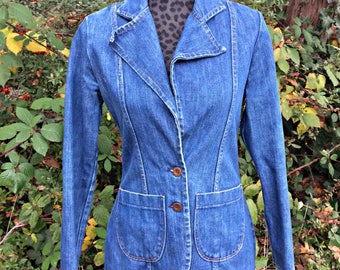1970s Ladies Wrangler Denim Jacket / Vintage Women's Jean Jacket / Womens Western Jean Coat / Ladies Wrangler Denim Jacket - Size Small