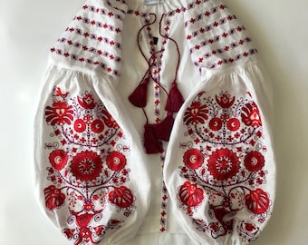 White vyshyvanka blouse shirt of 100% eco linen with Ukrainain floral embroidery - boho chic ethnic folkloric - modern vita bohemian