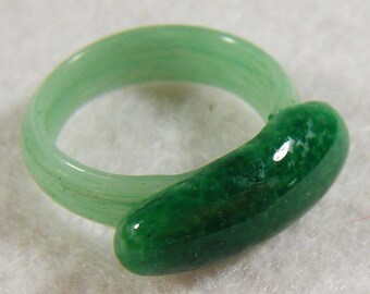 Vintage Green Glass Ring Size 8.5