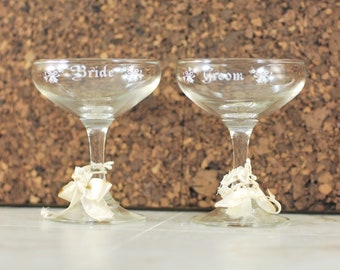 Vintage Bride and Groom Toasting Glasses, Wedding Toast Glasses, Toasting Set, Coupe Glasses, Clear Champagne Glasses, Wedding Gift, Bridal