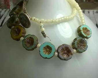 Short chain bracelet beads