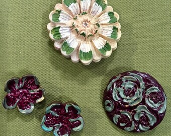 4 Acrylic Flower Buttons - Green, Ecru, Berry