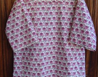 SIZE 14-16 The Mama San Mamasan Kappogi Full Coverage Smock Apron in Rose Print - Size Medium (14-16)