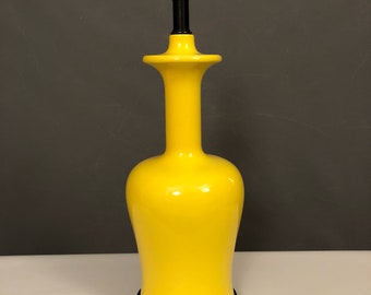 mid century yellow porcelain table lamp tested and working