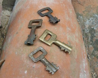 Old Brass Skeleton Keys,Collectible Keys,Steampunk Gift,Iron Keys,Rustic Keys,Antique Brass Skeleton Keys,Art Rusted Keys,Authentic Keys,