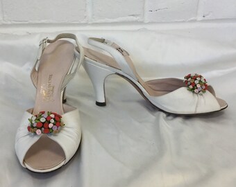 Vintage 1950s Off-White Peep-toe Slingback Heels with Floral Clusters (as-is), approx. size 10AA