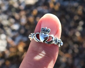 Vintage 925 Sterling Silver Claddagh Ring