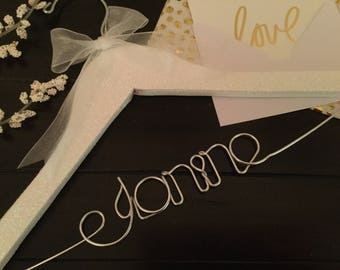 Sparkle White Hanger/GLitter Hanger/Glitter/Personalized Wedding Hanger/Bride Hanger/Hanger/Bride/Name Hanger/Wedding Hanger/Custom Hanger.