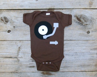 Record Player Baby, Music Lover Gift, 70s gift, retro bodysuit, vinyl lover, Grateful Dead, Phish Baby, hippy baby clothes, Hippie baby