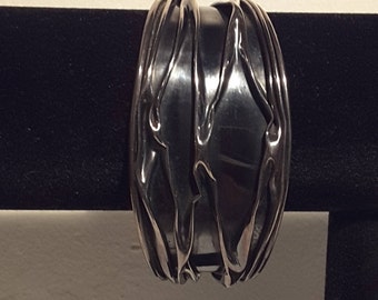 Wrinkle Design Cuff