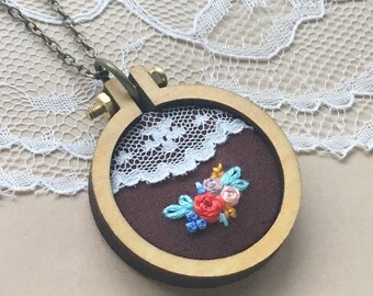 Floral Mini Hoop Necklace, Vintage Lace Necklace, Hand Embroidered Jewelry, Rustic Jewelry, Boho Chic Necklace, Wood Necklace, Lace Trim