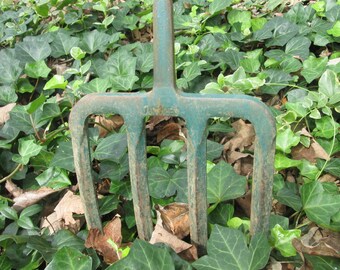 Vintage Pitchfork/ Potato Fork - Four Tine Rusty Green Tool - Garden Art