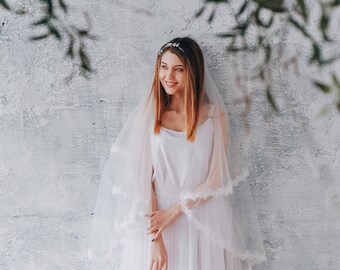 Double-tier veil, lace veil, veil, wedding veil, bridal veil, veil with blusher