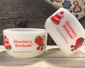 1980 Set of 2 GORGEOUS Strawberry Shortcake Milkglass Fireking BOWLS by Anchor Hocking, 80's Memorabilia, collectibles,