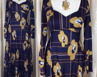 Fab Daisy Print Vintage 1970s Maxi Dress on Blue background. Label: Lerose UK Size 14 Original Vintage Seventies 70's