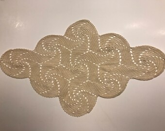 oblong Vintage Doilie, 13 x 21 inches (LR18#1)