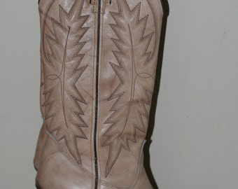 vintage women's high heel cowboy boots by jeenz bootz size 5.5