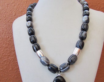 Chunky black and white agate necklace