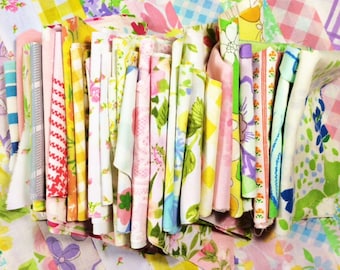Vintage Sheet Scraps - Vintage Mix - Quilting Scraps - Fabric Scraps - Patchwork Scraps - One Pound Grab Bag