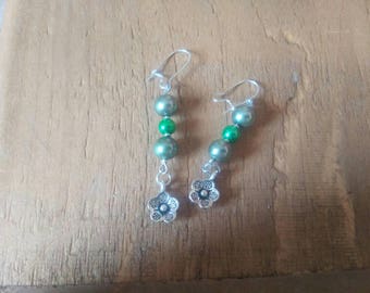 Beaded green flower earrings