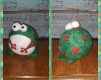 Needle felted frog