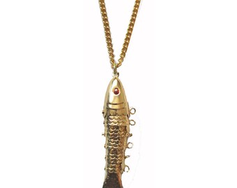 Vintage 1970s classic metal articulated fish pendant necklace - gold or silver