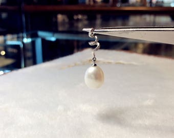 Elegant Sterling Silver with freshwater pearl pendant