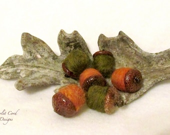 Acorns, Felted Acorns, Needle Felted Acorns, Fall Decor, Natural Acorn Caps, Moss Green and Orange, Set of Six
