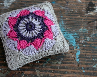 Linen pincushion - crochet motif