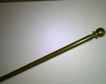 (43) 1 small laition curtain rod