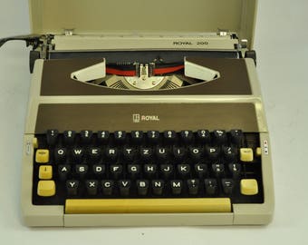 Royal 200 Working Typewriter, Portable Typewriter, Vintage Typewriter, Beige Typewriter, Manual Typewriter, Retro Typewriter