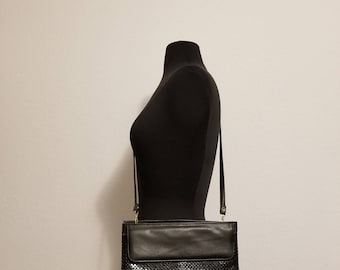 Vintage Whiting and Davis International Black Mesh Metal Designer Shoulder Bag