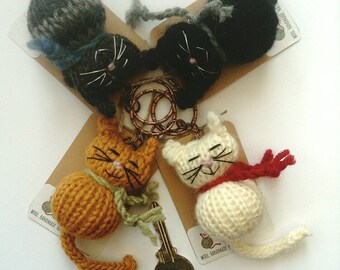 Knitted cat keyring, cat gift, cat keychain, gift for cat lover, mothers day gift, unusual keyring, cat accessory, eco friendly gift